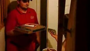 جاسوس عشق بازی دختر و پسر جوان در حمام پرستار - نمایشگاه پرستار بچه به نوع نادرستی توجه می کند