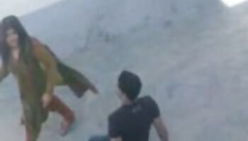 مادربزرگ جیاد بلیست فیلم جنده بازی فریاد می زند که ماشین ما عاشق بیدمشک خزدارش است