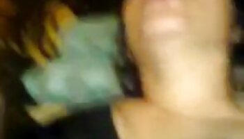 خروس گوجه فرنگی زیبا سکس دختر با خودش